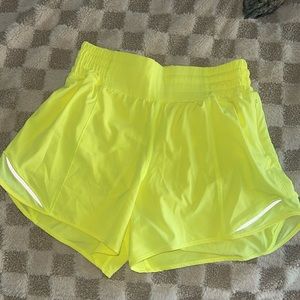 Lululemon Hotty Hot Mid Rise 4” Short